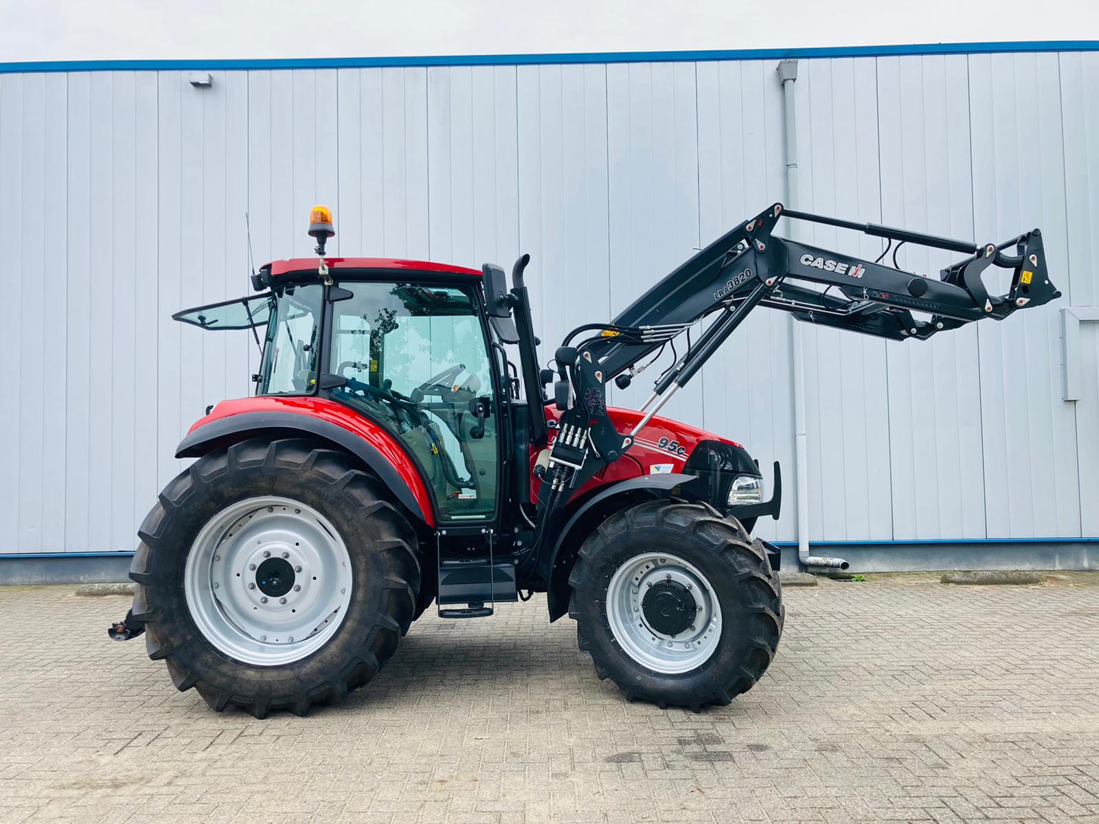 Prachtige aflevering Nieuwe CASE IH Farmall 95C.